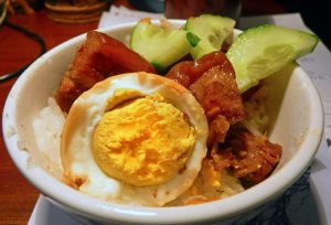 Thit kho tau: braised caramelised pork with eggs