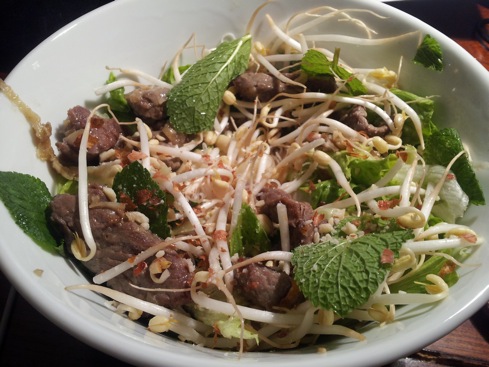 Bo bun: beef on rice vermicelli